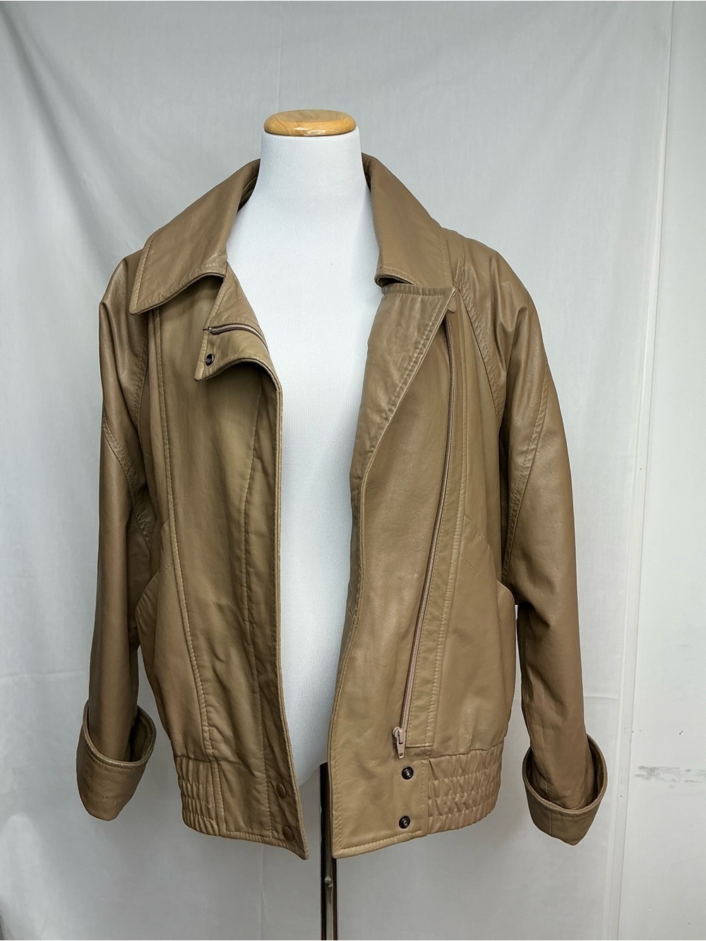 2090 - Danier Taupe Leather Jacket with Rose Lining - Picture 2 of 11
